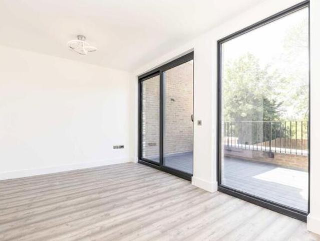 Flat for rent in Acton, Greater London