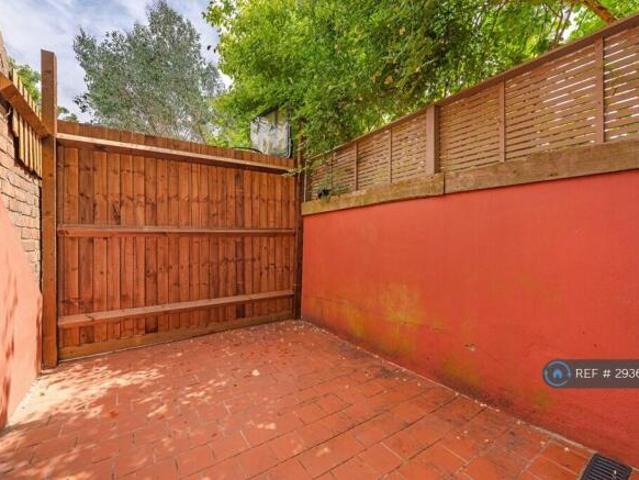 Flat for rent in Cat Hill