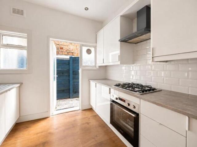 Flat for rent in Cat Hill