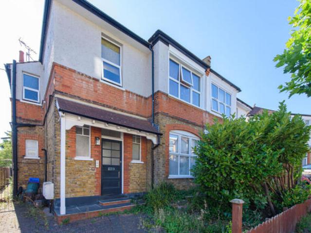 Flat for rent in Hendon, Greater London
