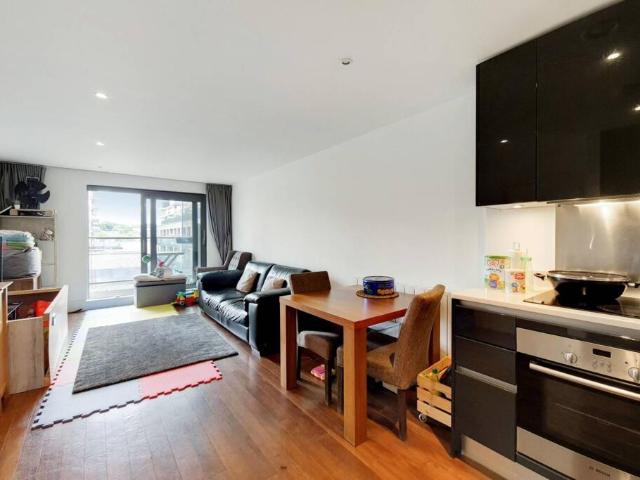 Flat for rent in Woolwich