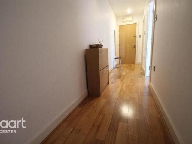 Flat for rent in Black Friars, Old Wharf