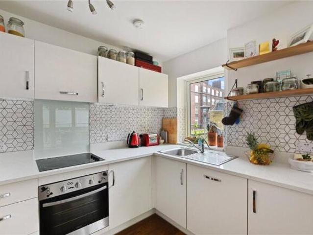 Flat for rent in Bow, Greater London