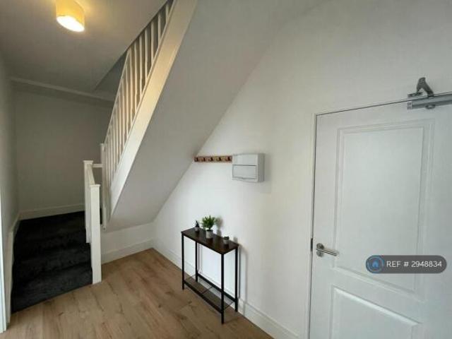 Flat for rent in Calderstones