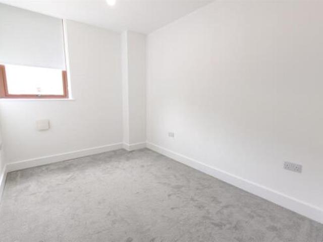 Apartment for rent in Five Acres, Hertfordshire