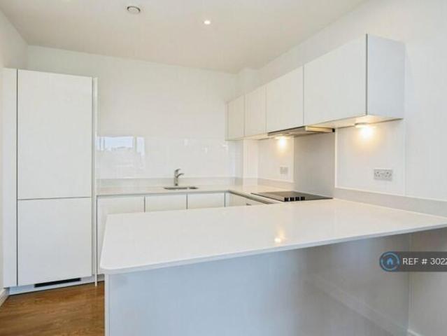 Flat for rent in Cat Hill, England