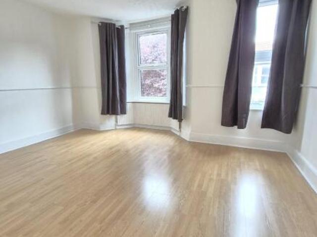 Flat for rent in Cat Hill