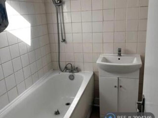 Flat for rent in Cat Hill