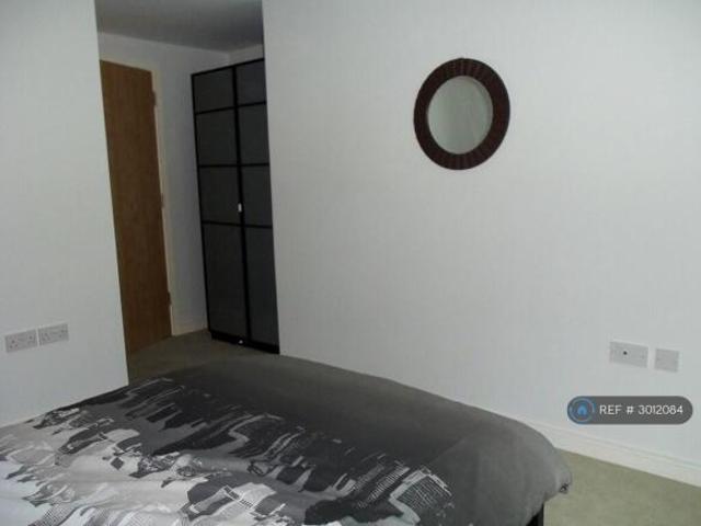 Flat for rent in Cat Hill, England