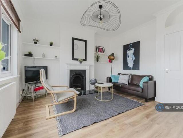 Flat for rent in Cat Hill