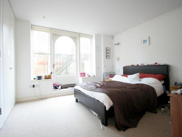 Flat for rent in Lower Halliford, Surrey