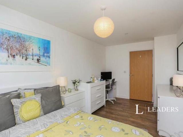 Flat for rent in South Lane, West Yorkshire