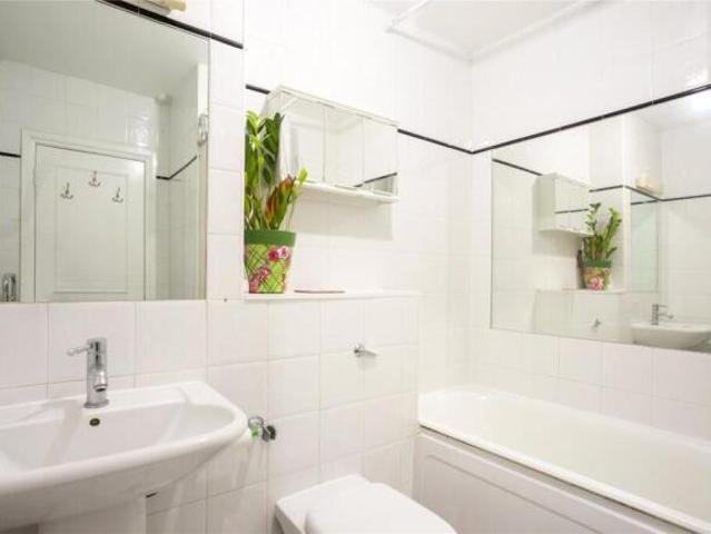 Flat for rent in Cat Hill