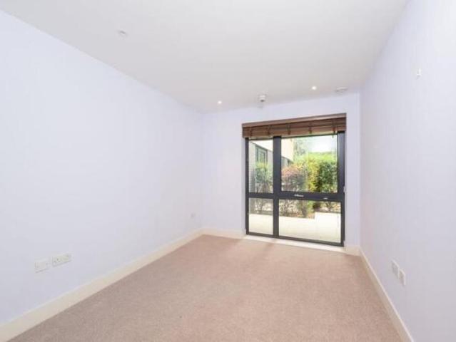 Flat for rent in Cat Hill