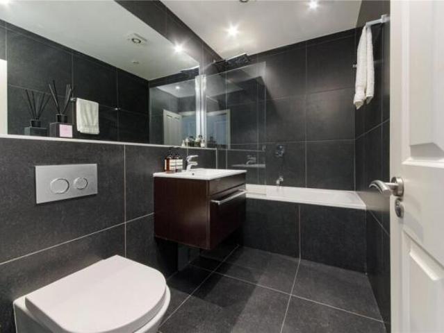 Flat for rent in Highbury, Greater London