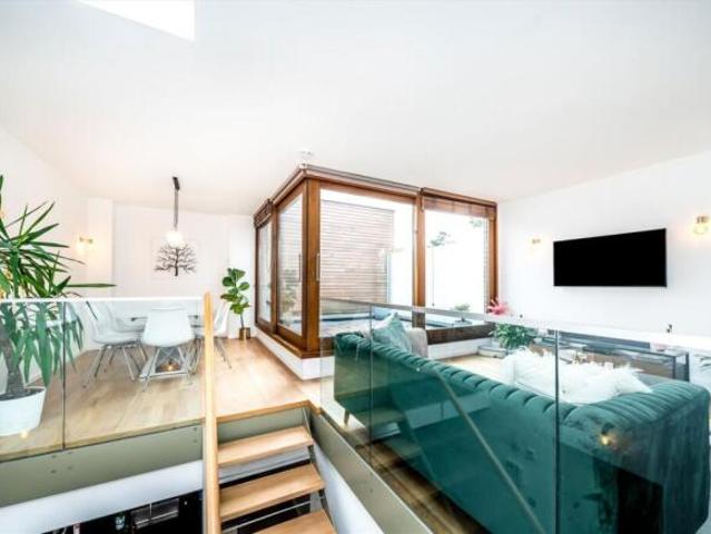 Flat for rent in Teddington, Greater London