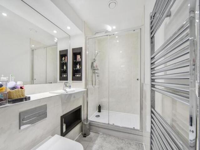 Flat for rent in Cat Hill