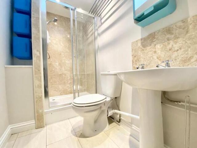 Flat for rent in South Lane, West Yorkshire