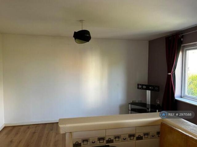Flat for rent in Calderstones