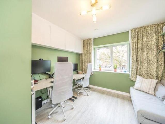 Flat for rent in Tooting Graveney, Greater London