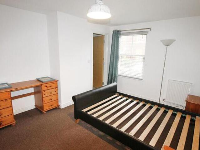 Flat for rent in South Lane, West Yorkshire