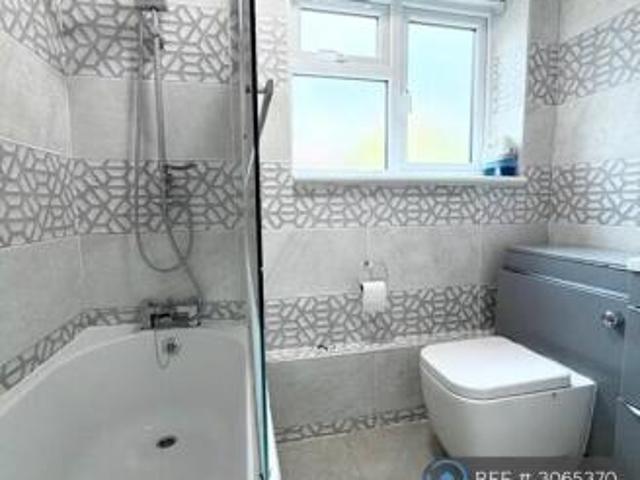 Flat for rent in Cat Hill, England