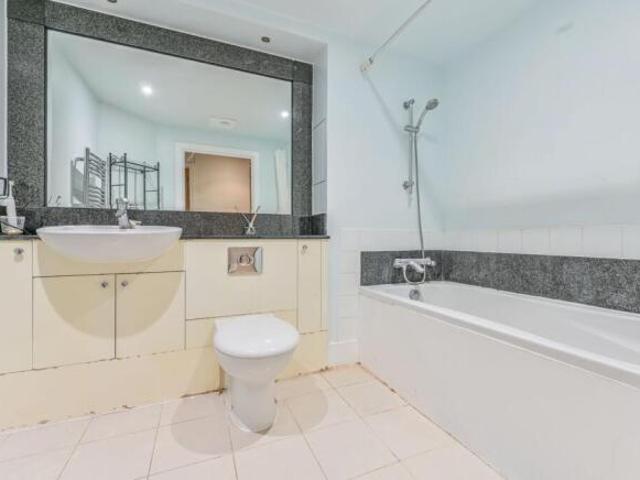 Flat for rent in Nine Elms, Greater London