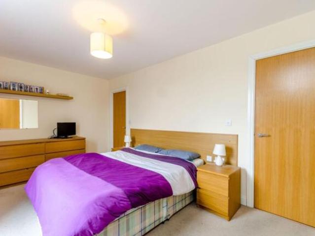 Flat for rent in Tooting Graveney, Greater London