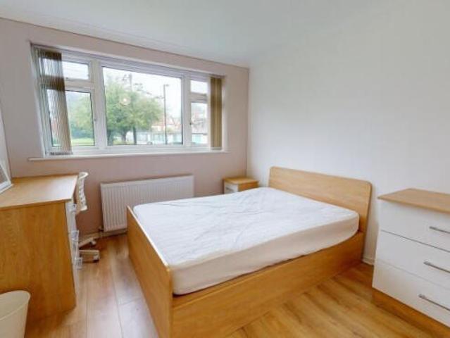 Flat for rent in Cat Hill