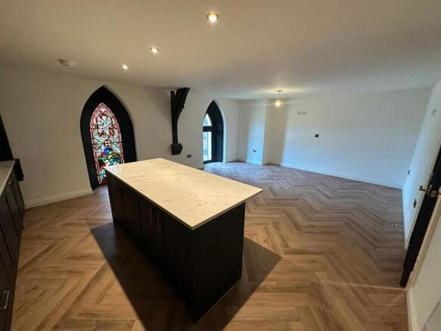 Flat for rent in Calderstones