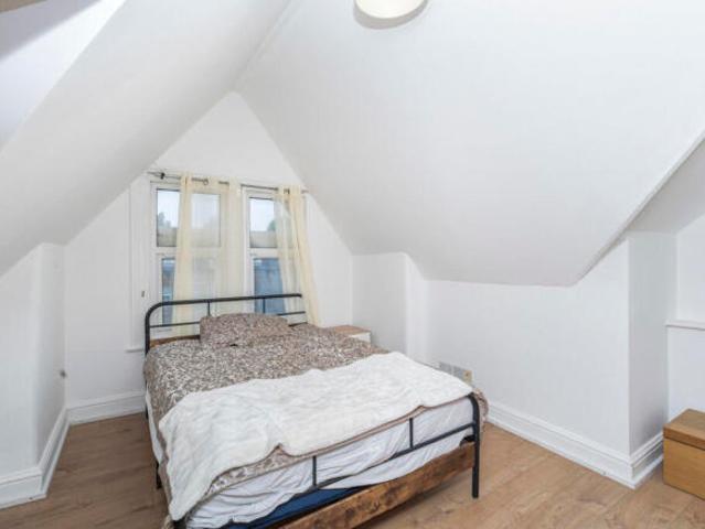 Flat for rent in Cat Hill, England