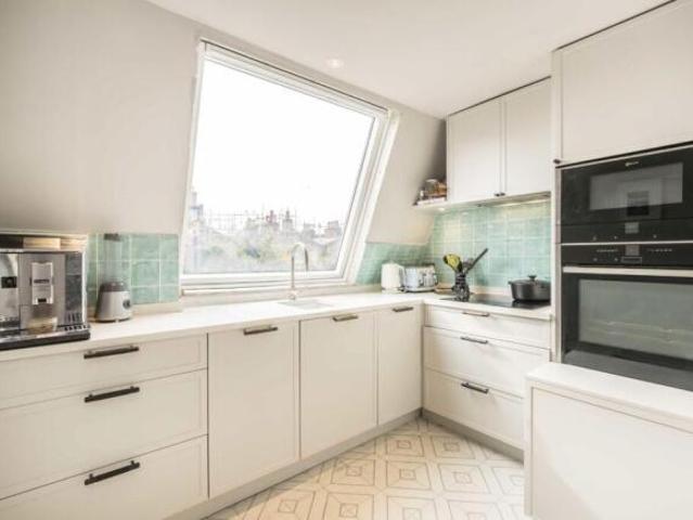 Flat for rent in North Kensington, Greater London