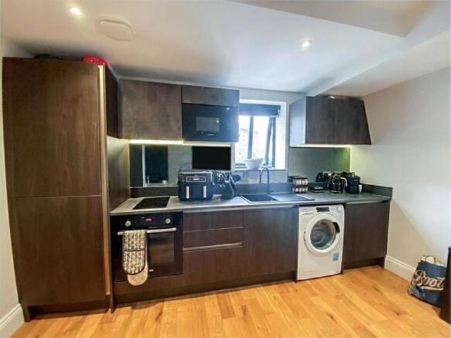 Flat for rent in Calderstones
