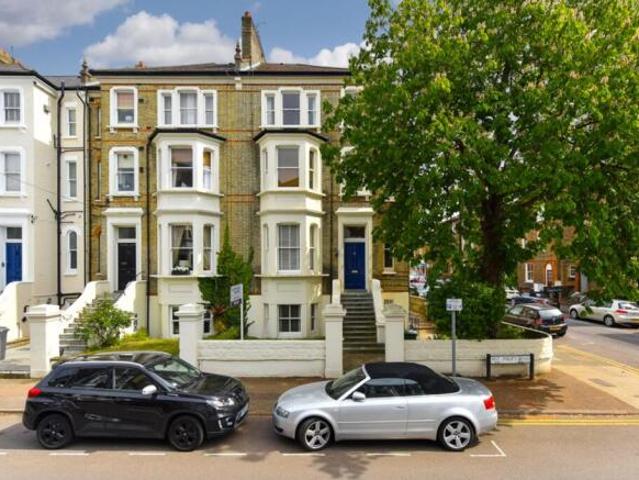 Flat for rent in Surbiton, Greater London