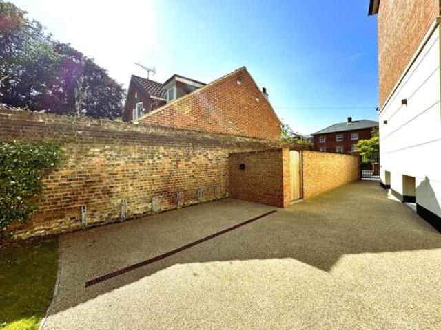Flat for rent in The Bridge, Kent