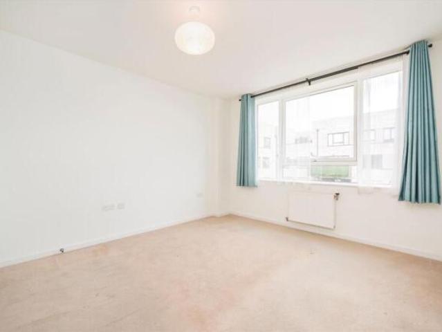 Flat for rent in Acton, Greater London