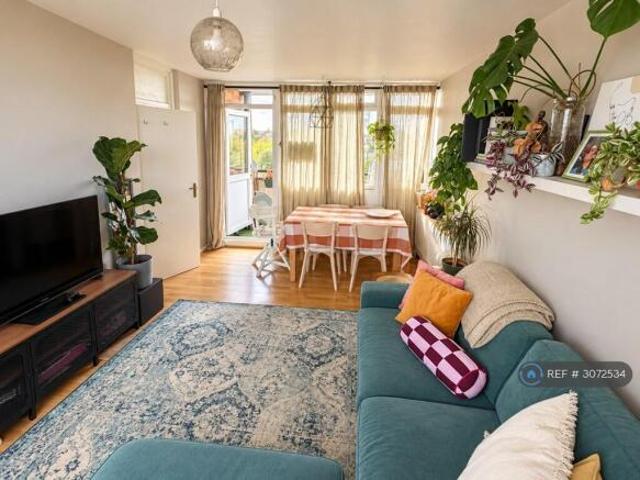 Flat for rent in Cat Hill, England