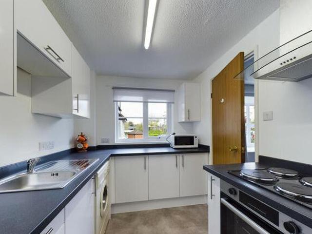 House for rent in Follaton, Strode