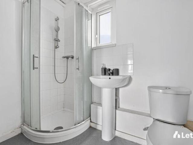 Flat for rent in Cat Hill, England