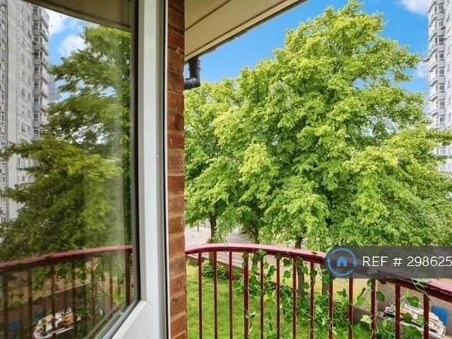 Flat for rent in Cat Hill
