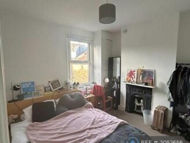 Flat for rent in Cat Hill, England