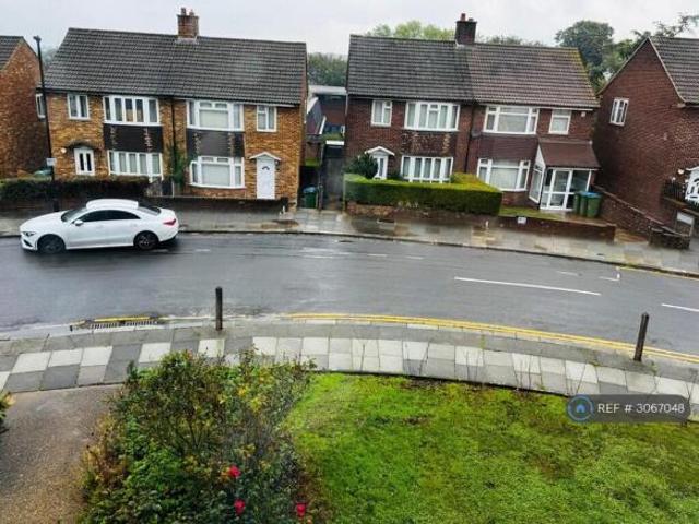Flat for rent in Cat Hill, England