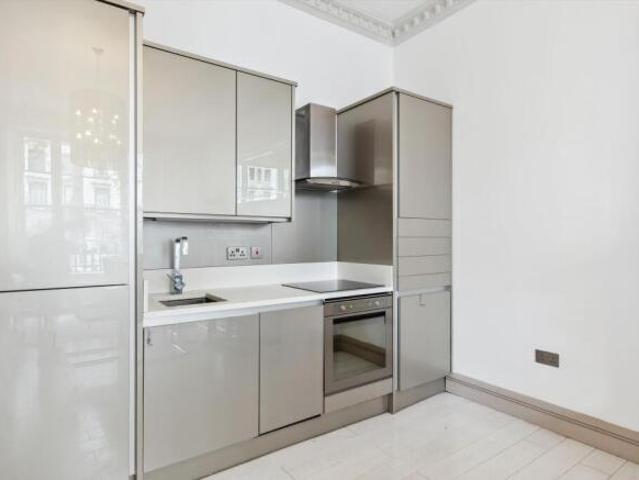 Flat for rent in Cat Hill, England