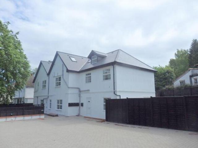 Flat for rent in Red Hill, Surrey