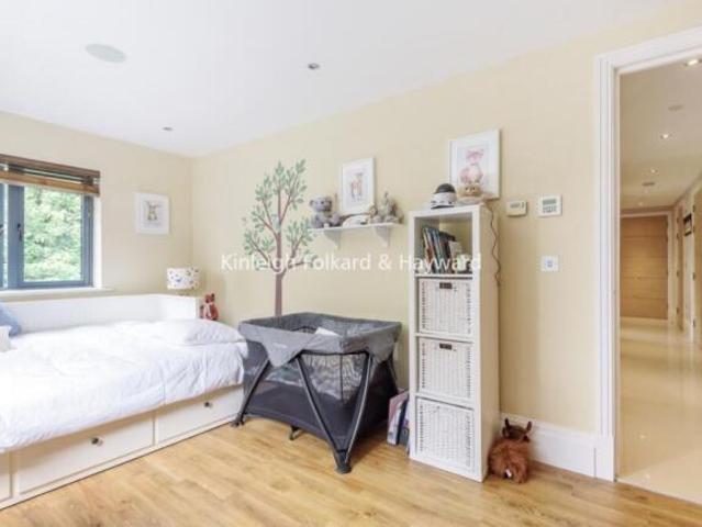 Flat for rent in Cat Hill