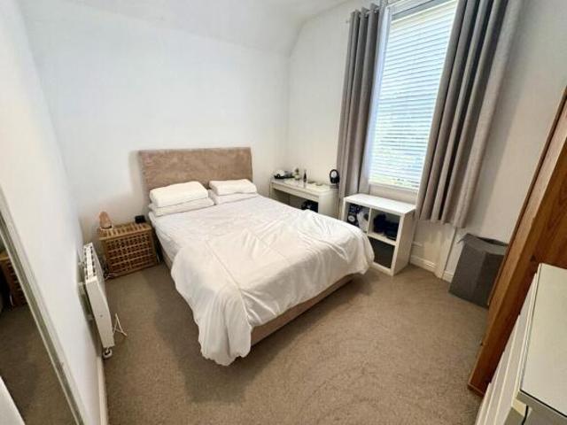 Flat for rent in South Lane, West Yorkshire