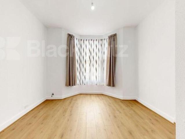 Flat for rent in South Lane, West Yorkshire