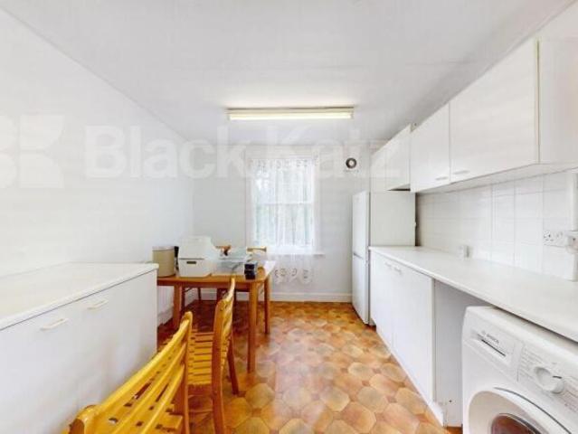 Flat for rent in South Lane, West Yorkshire