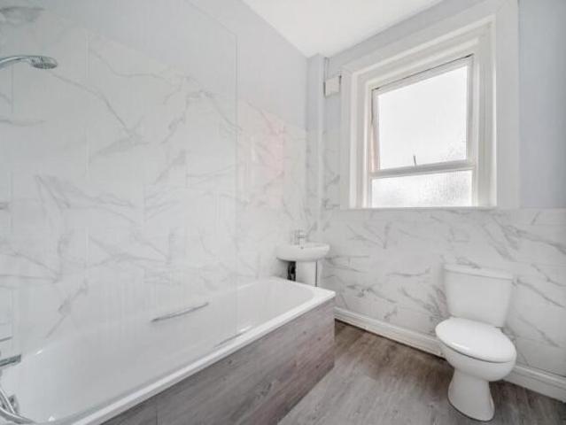 Flat for rent in Cat Hill
