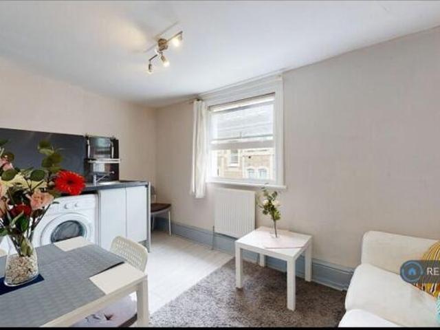 Flat for rent in Cat Hill